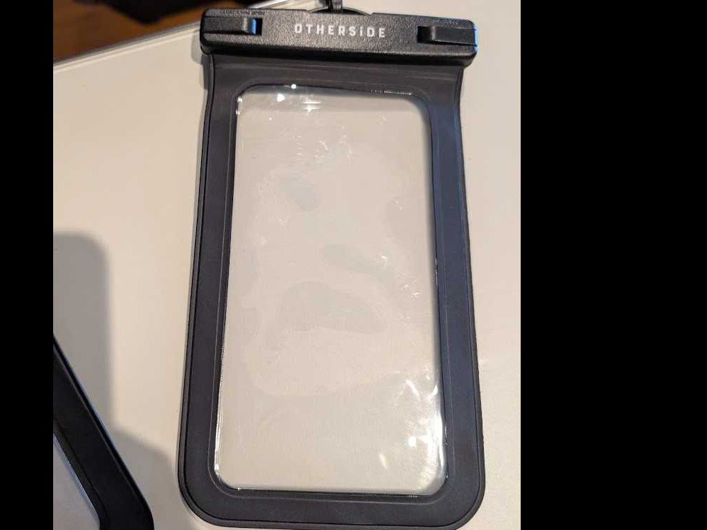 防水スマホ入れ　お札も入りますよ♪　１日